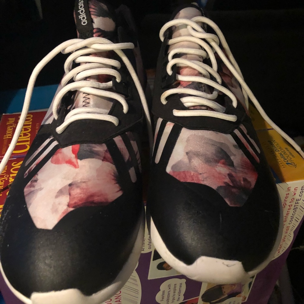 Adidas tubular Runner